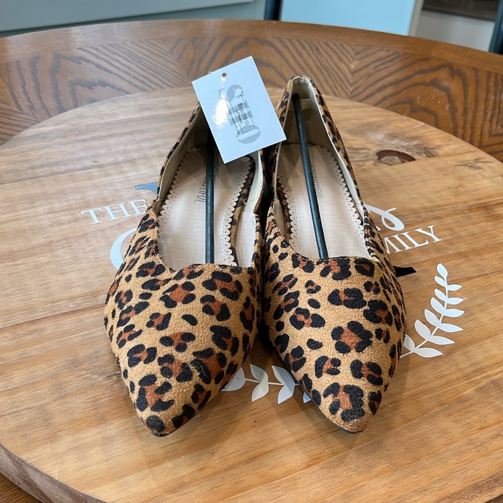 NWT Sho Beautiful Flats